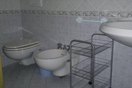 Appartamento Azzurro Con Balcone E Panorama Sul Paese Санта-Тереза-Галлура Экстерьер фото